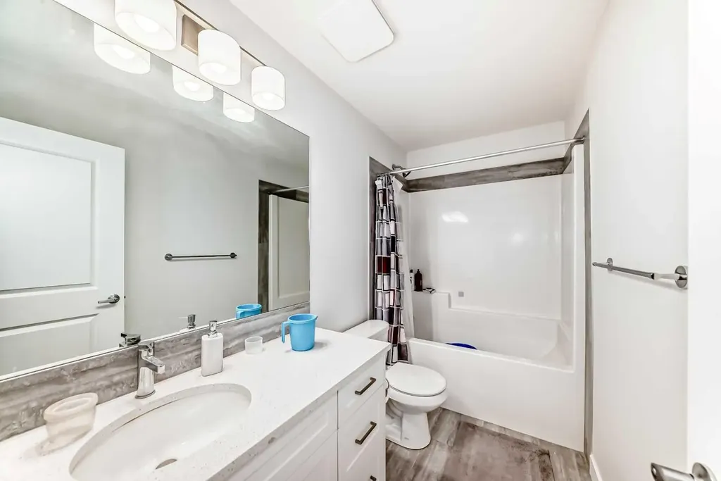 2004 Ravensdun Crescent SE Airdrie AB T4A 3K2