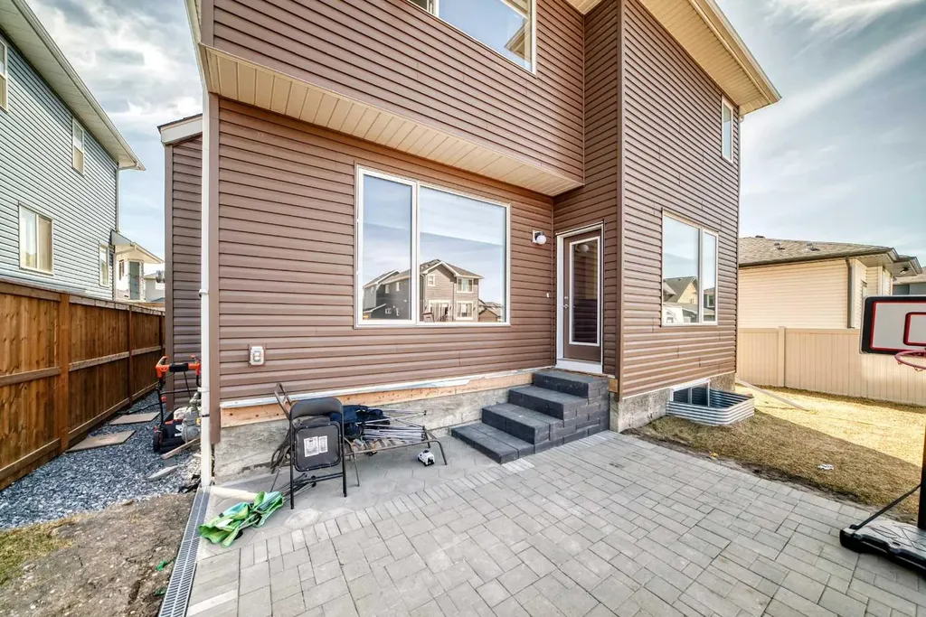 2004 Ravensdun Crescent SE Airdrie AB T4A 3K2