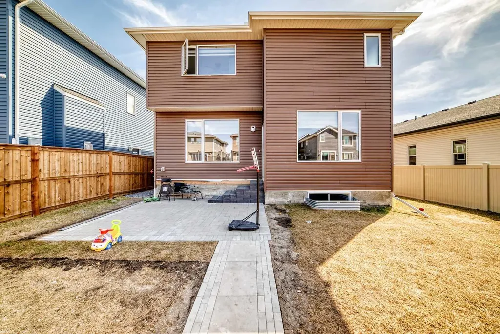 2004 Ravensdun Crescent SE Airdrie AB T4A 3K2