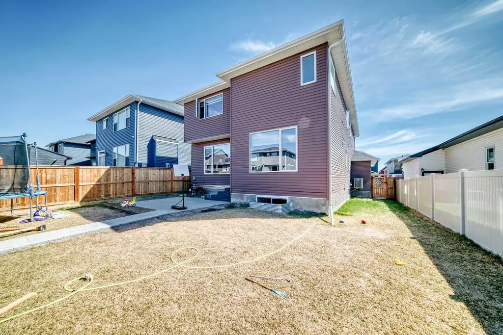 2004 Ravensdun Crescent SE Airdrie AB T4A 3K2