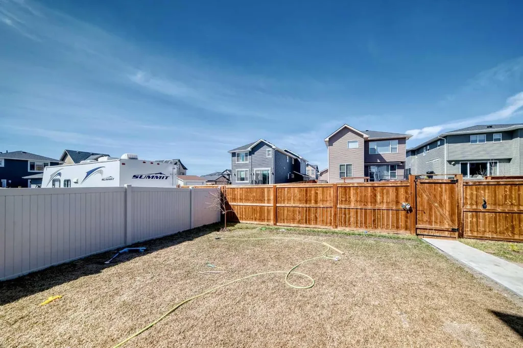2004 Ravensdun Crescent SE Airdrie AB T4A 3K2