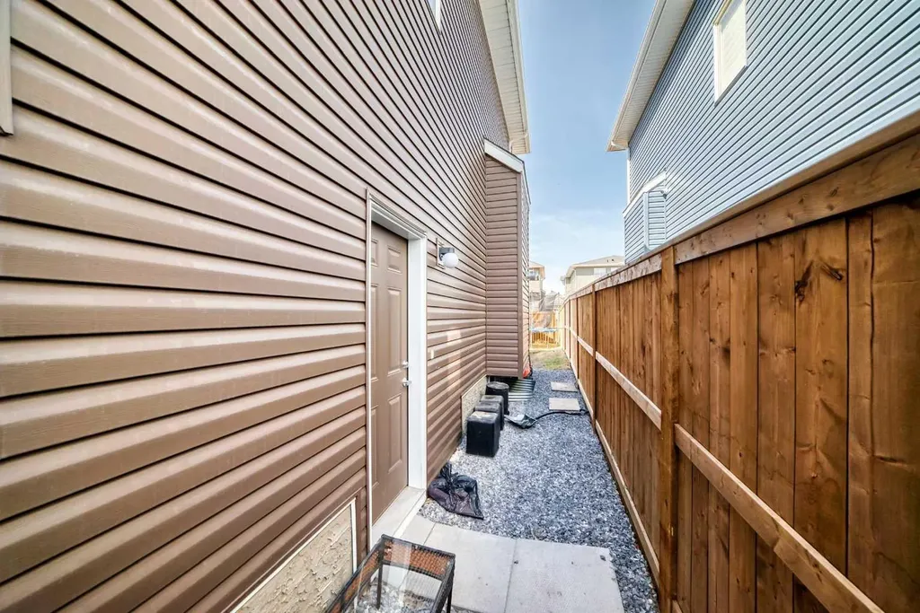2004 Ravensdun Crescent SE Airdrie AB T4A 3K2