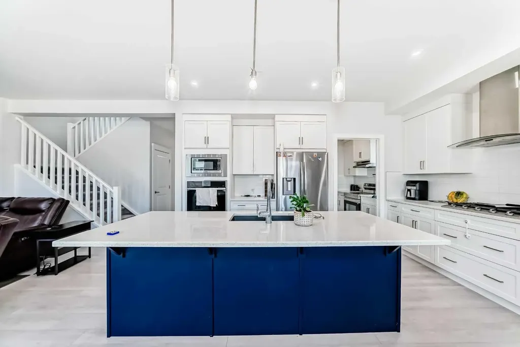 2004 Ravensdun Crescent SE Airdrie AB T4A 3K2