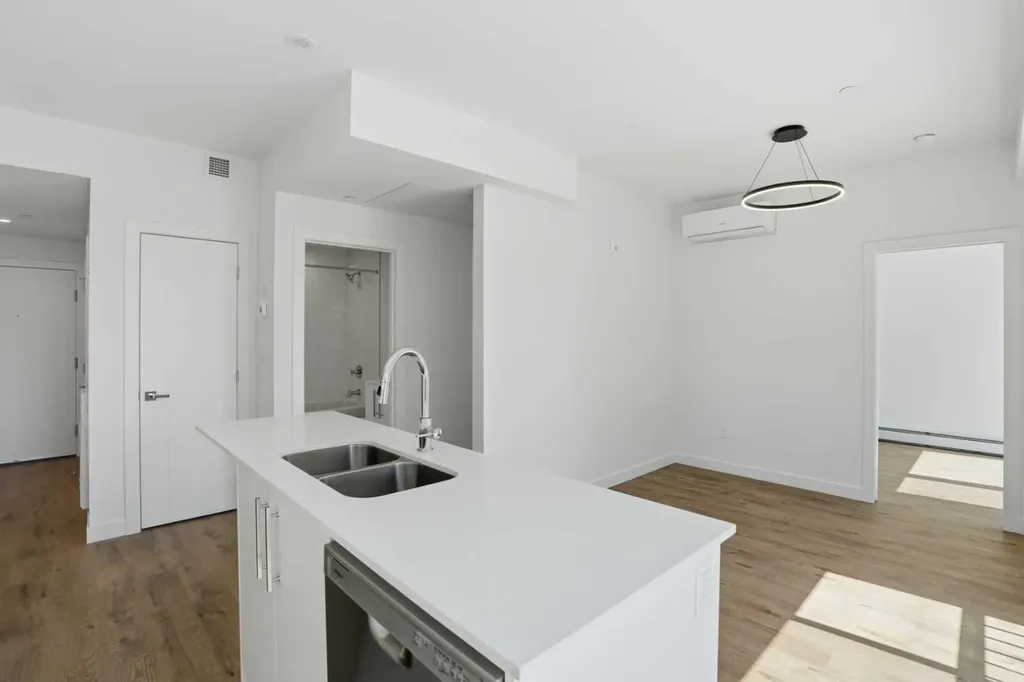 310 15 Avenue SW Calgary AB T2R 1S9