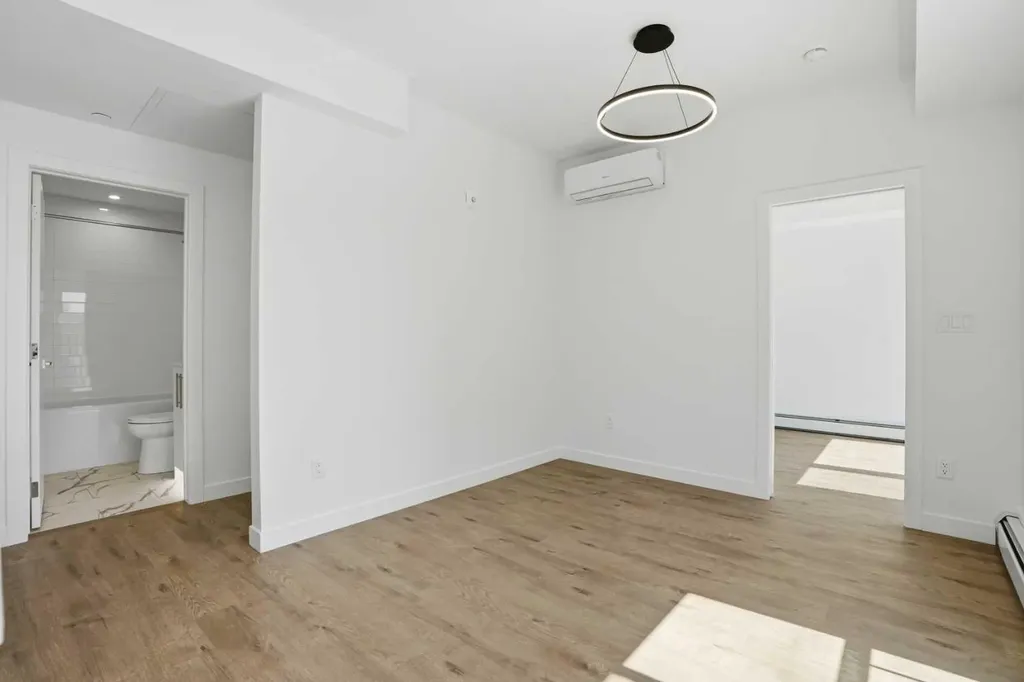 310 15 Avenue SW Calgary AB T2R 1S9