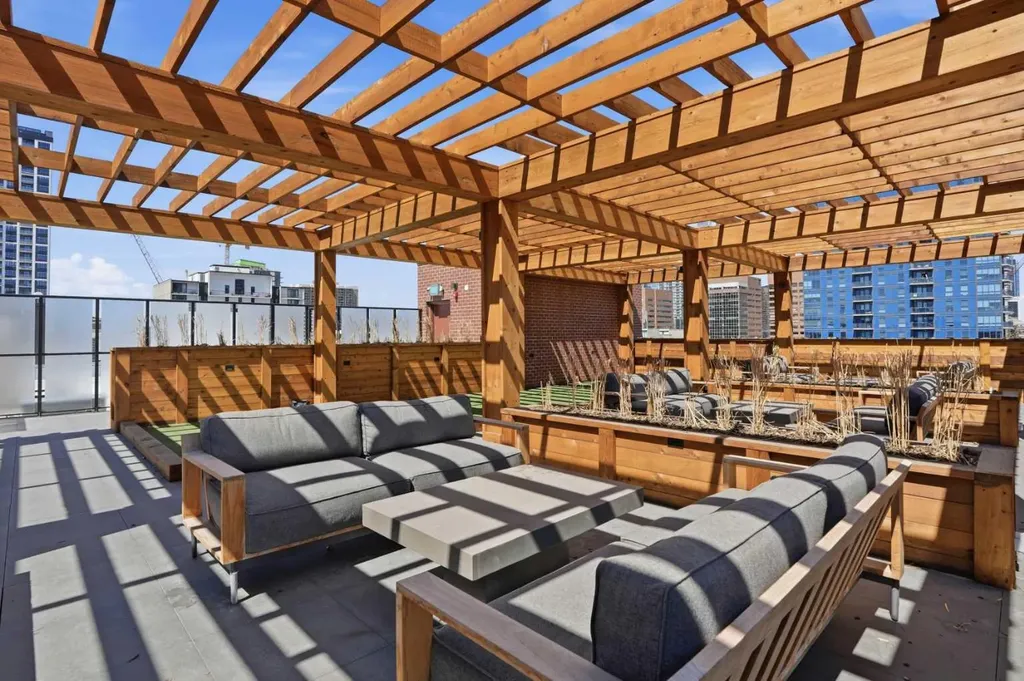 310 15 Avenue SW Calgary AB T2R 1S9