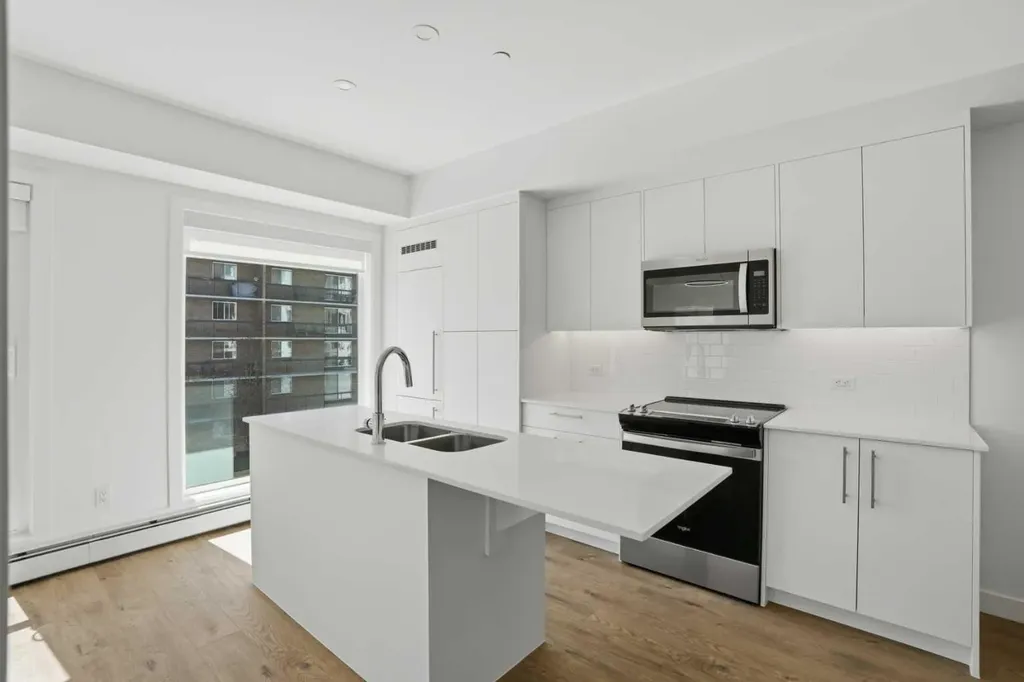 310 15 Avenue SW Calgary AB T2R 1S9