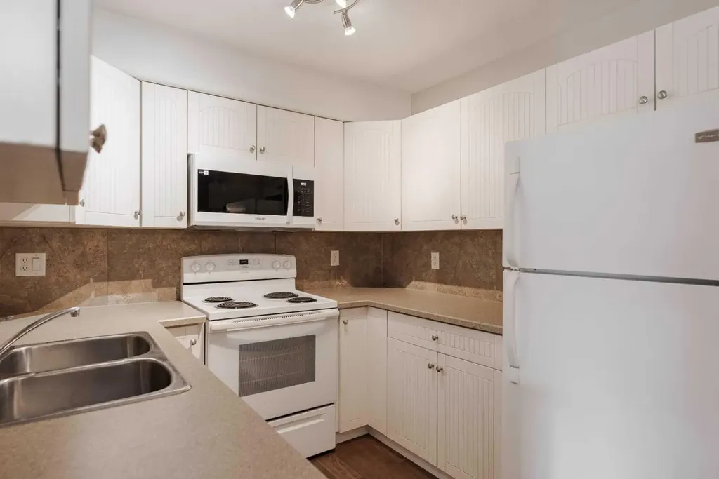 9604 Manning Avenue Fort Mcmurray AB T9H 3M7