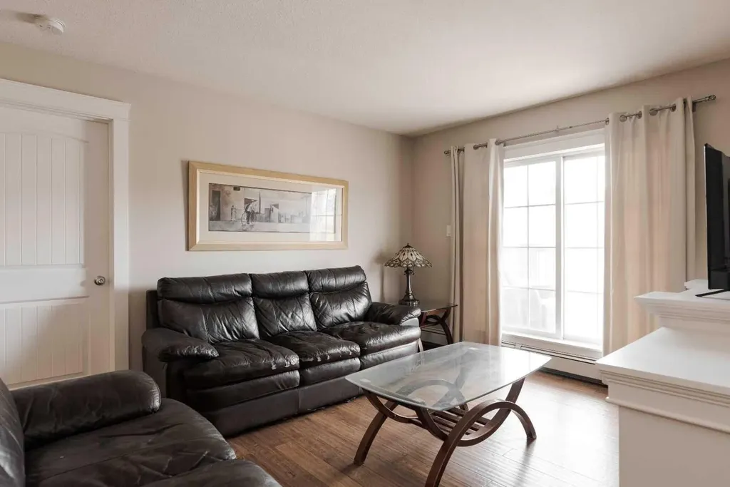 9604 Manning Avenue Fort Mcmurray AB T9H 3M7