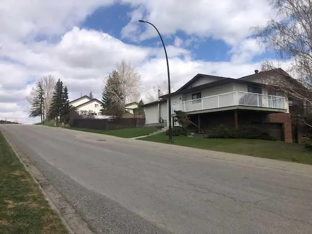 131 Ranchlands Court NW Calgary AB T3G1N8