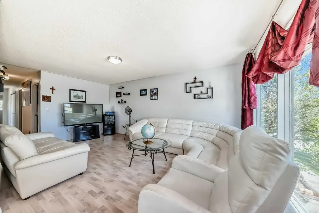 131 Ranchlands Court NW Calgary AB T3G1N8
