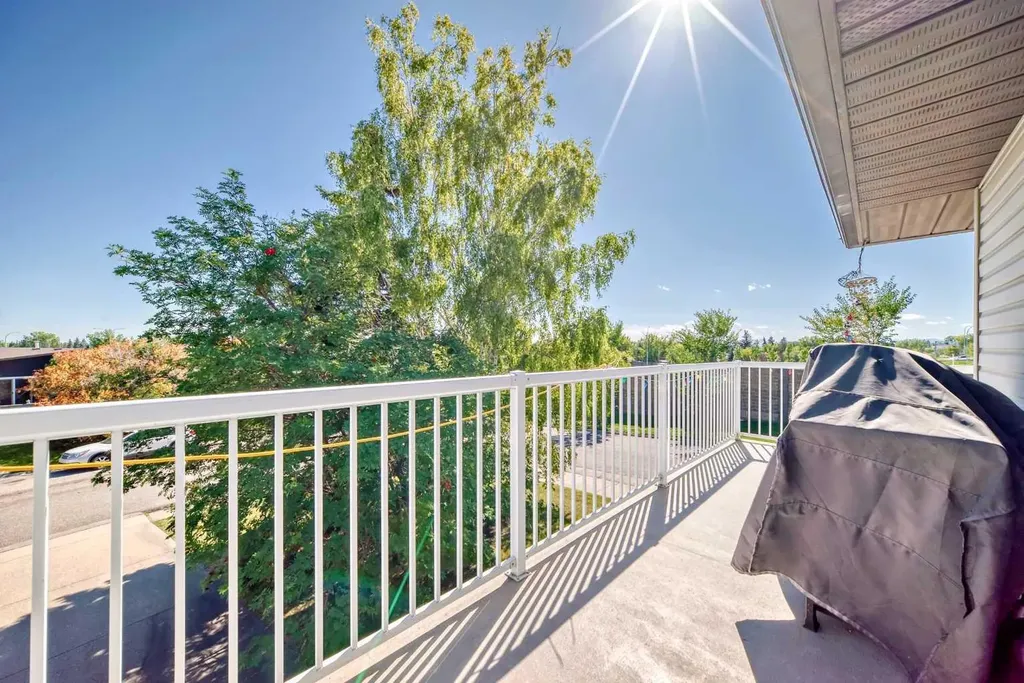 131 Ranchlands Court NW Calgary AB T3G1N8