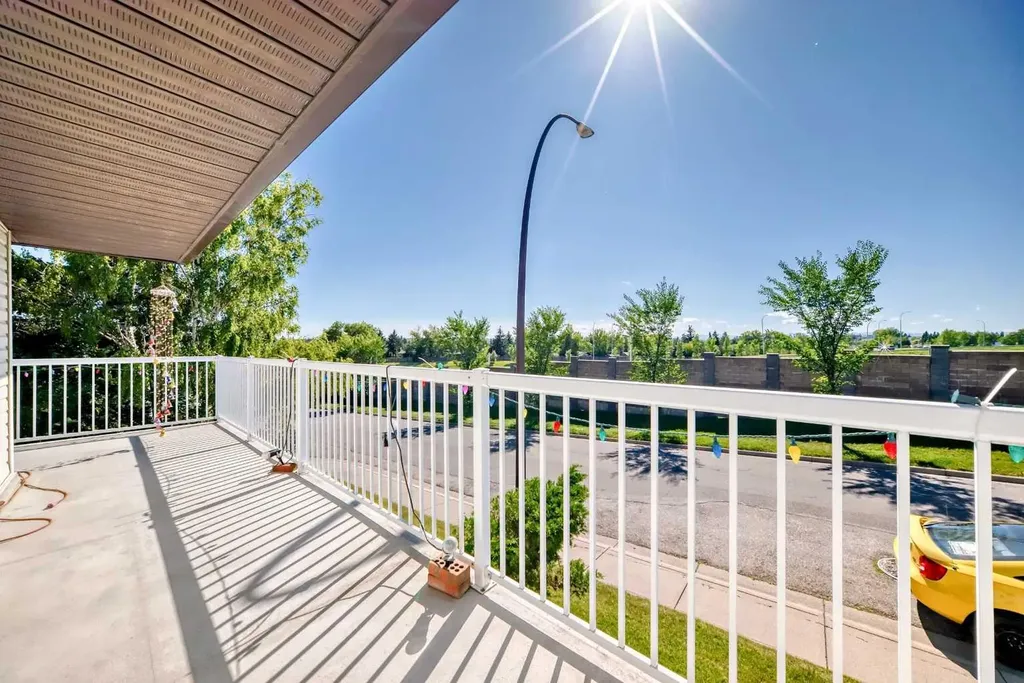 131 Ranchlands Court NW Calgary AB T3G1N8