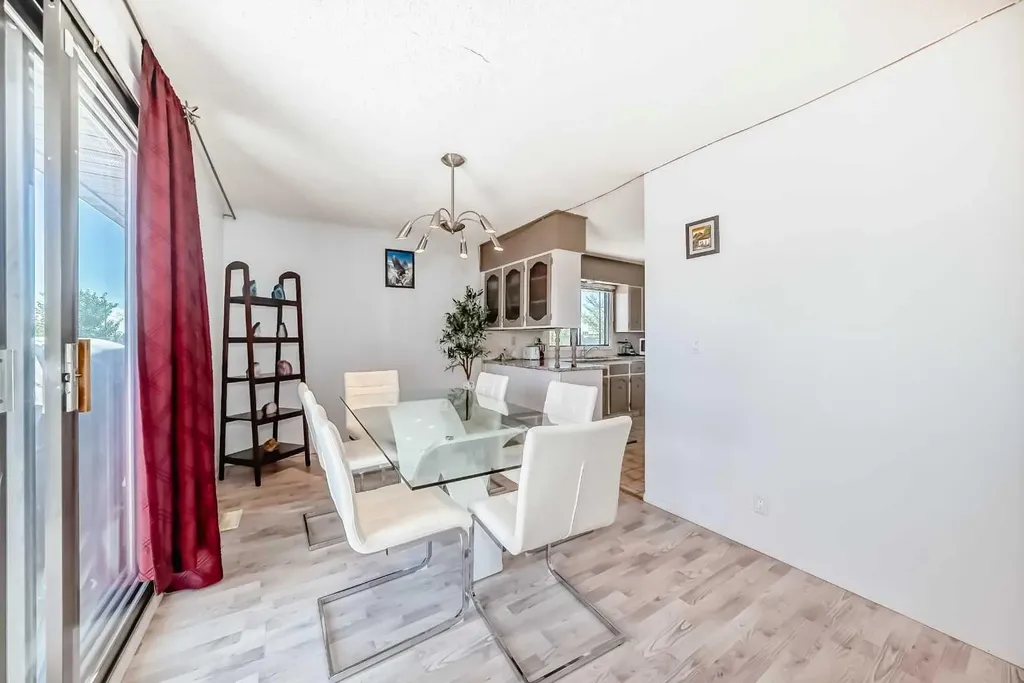 131 Ranchlands Court NW Calgary AB T3G1N8