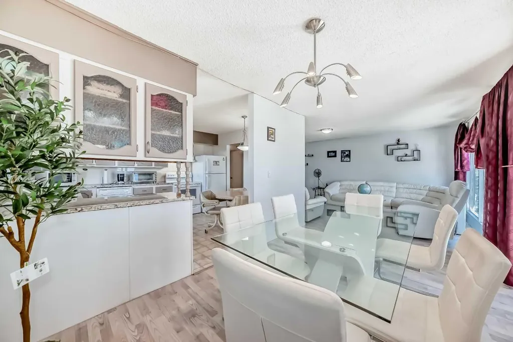 131 Ranchlands Court NW Calgary AB T3G1N8
