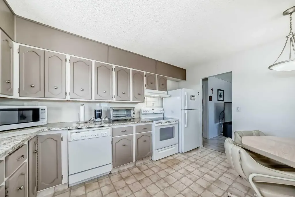131 Ranchlands Court NW Calgary AB T3G1N8