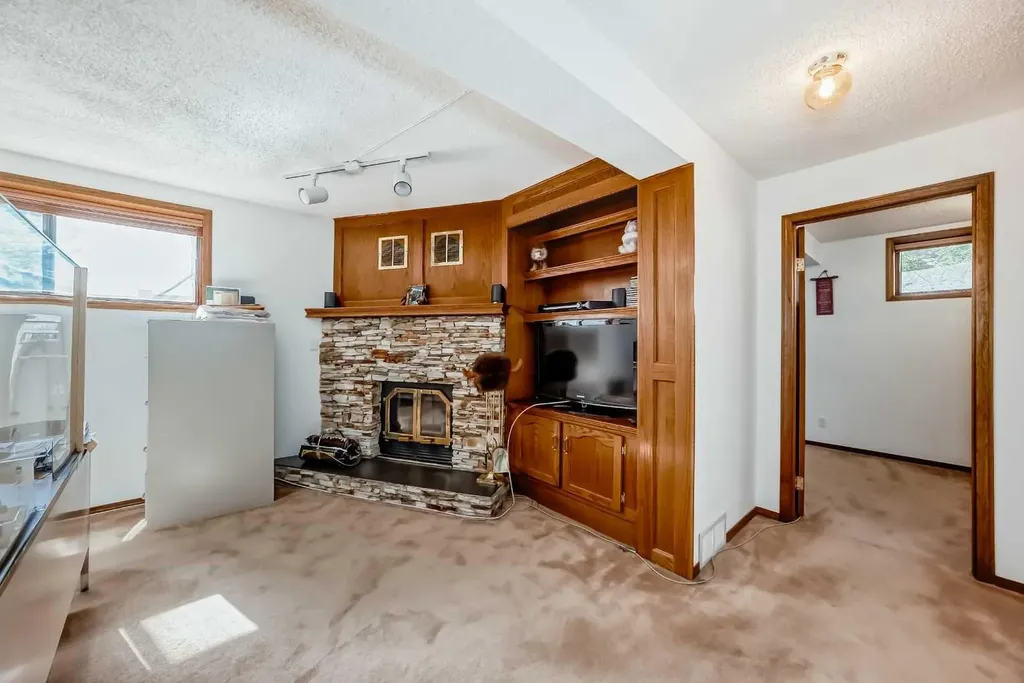 131 Ranchlands Court NW Calgary AB T3G1N8