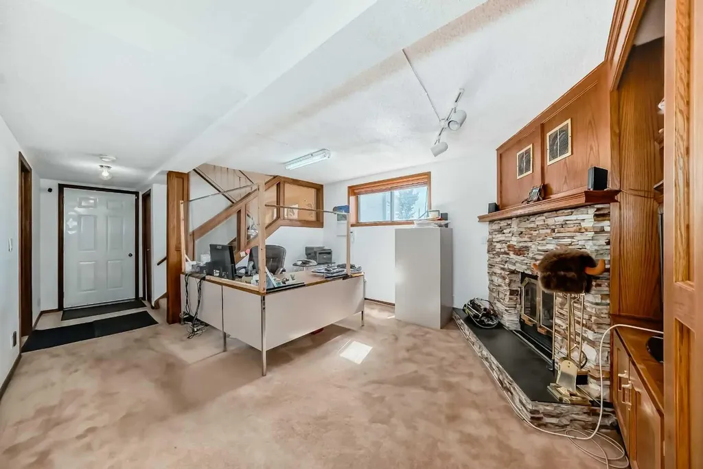 131 Ranchlands Court NW Calgary AB T3G1N8