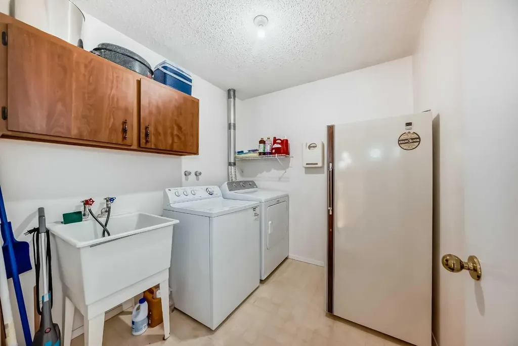 131 Ranchlands Court NW Calgary AB T3G1N8