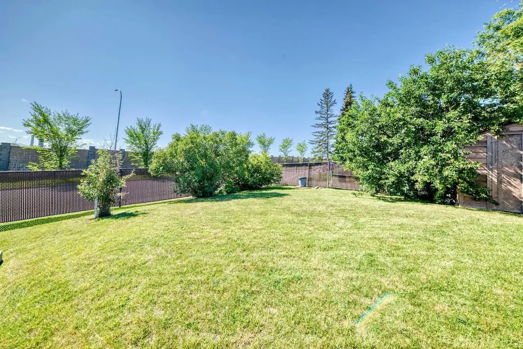 131 Ranchlands Court NW Calgary AB T3G1N8
