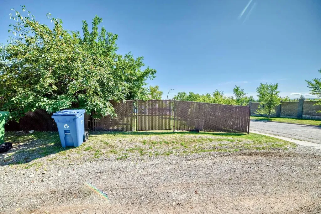 131 Ranchlands Court NW Calgary AB T3G1N8