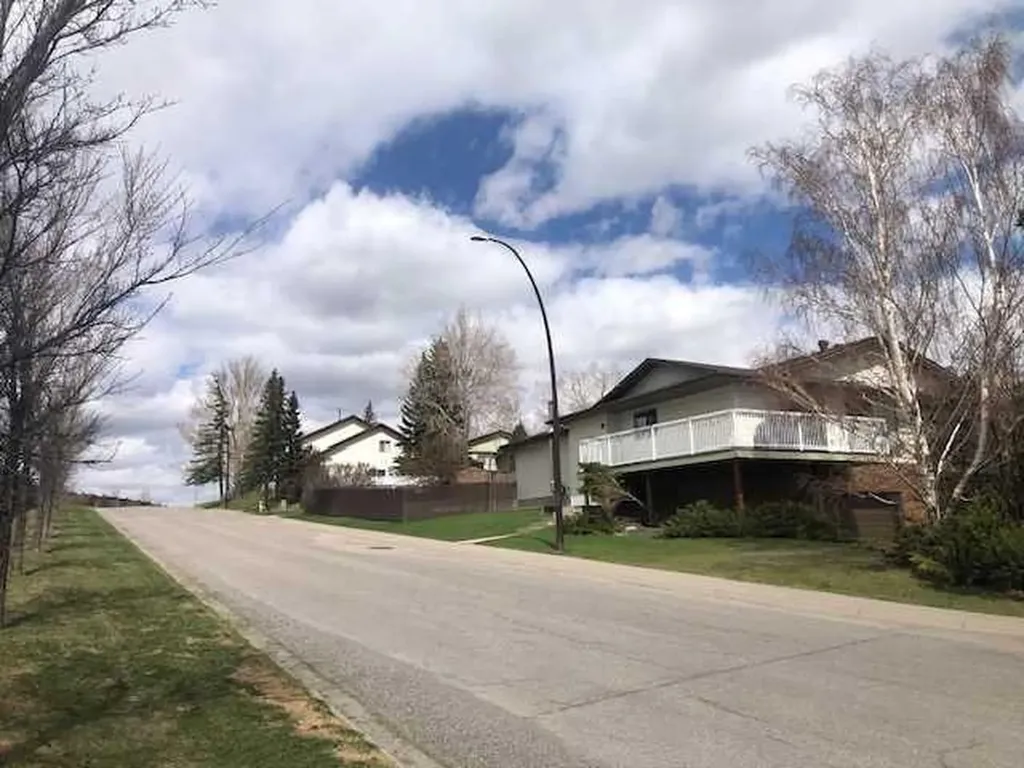 131 Ranchlands Court NW Calgary AB T3G1N8