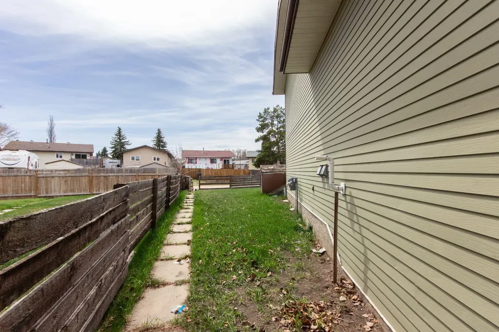 19 Gibson Close Red Deer AB T4P 2Z3