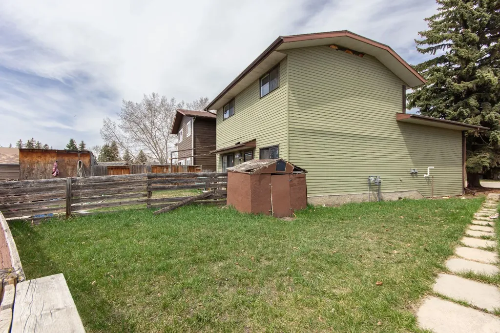 19 Gibson Close Red Deer AB T4P 2Z3