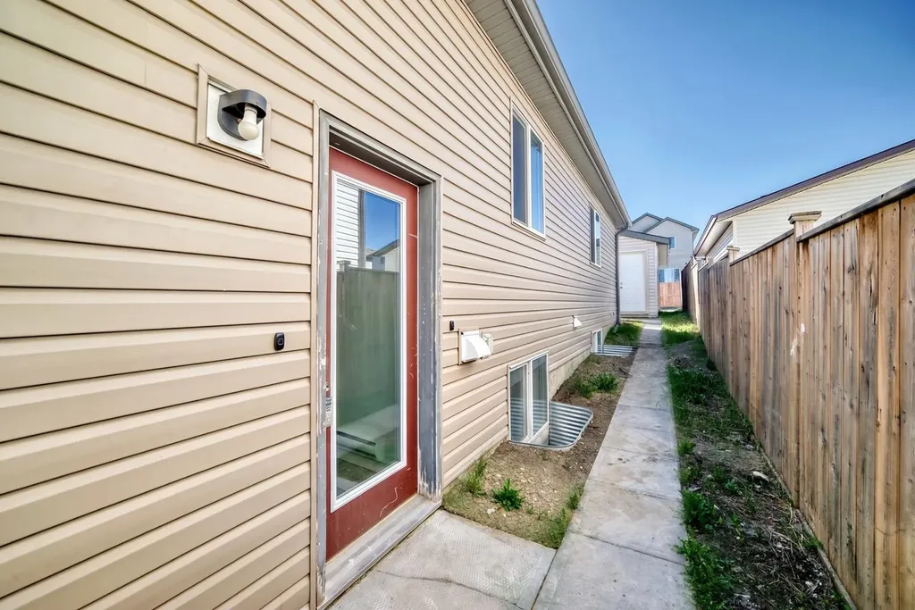 231 Saddlebrook Way NE Calgary AB T3J 0B5