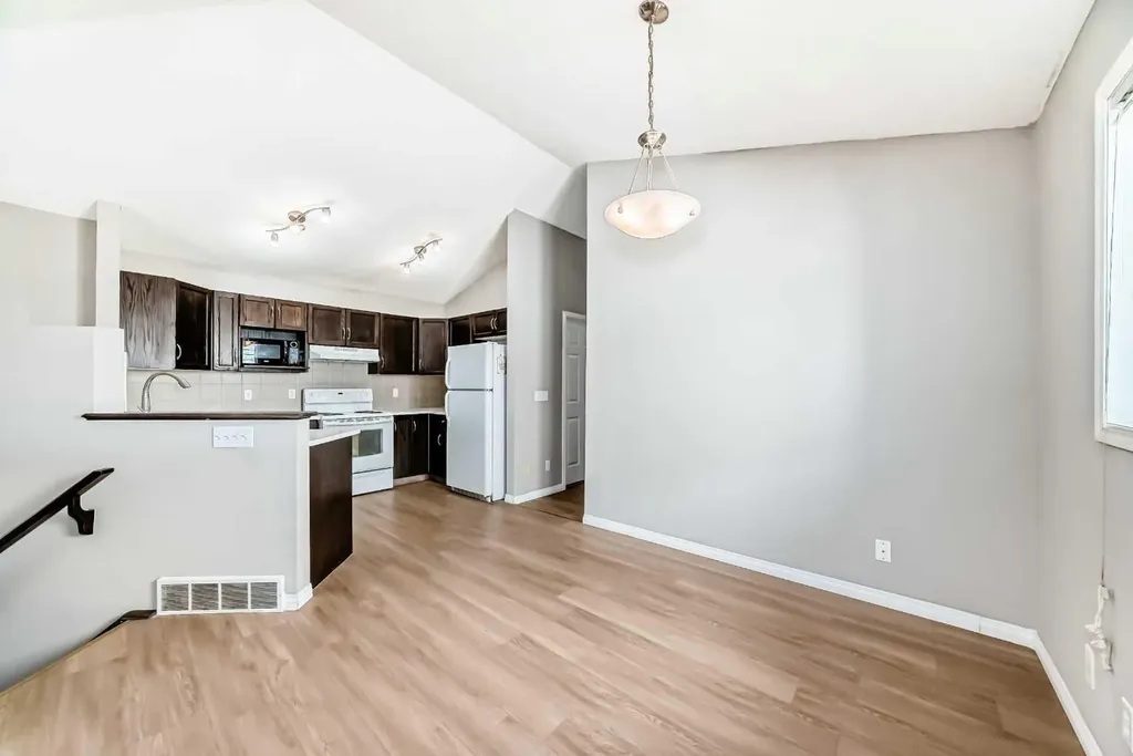 231 Saddlebrook Way NE Calgary AB T3J 0B5