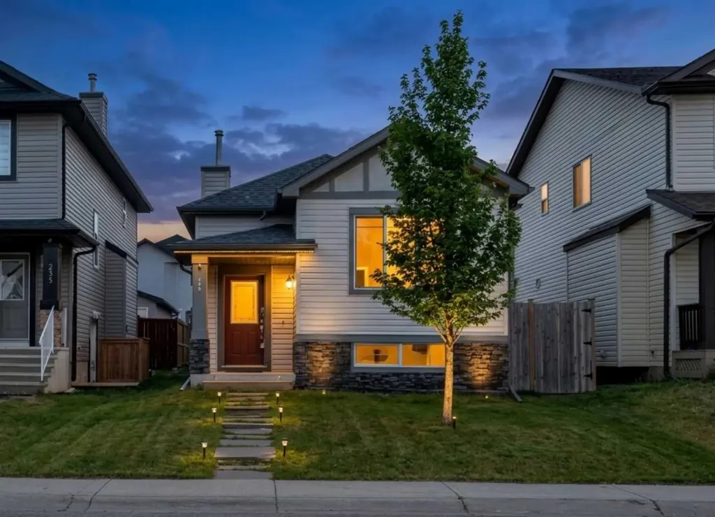 231 Saddlebrook Way NE Calgary AB T3J 0B5