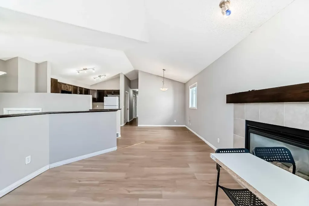 231 Saddlebrook Way NE Calgary AB T3J 0B5