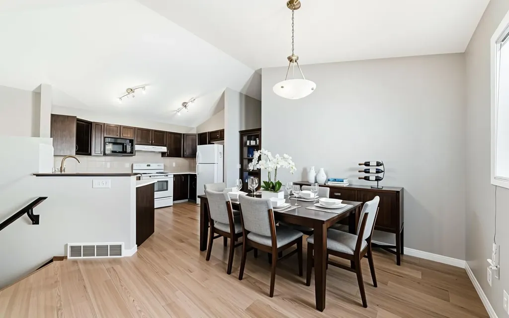231 Saddlebrook Way NE Calgary AB T3J 0B5