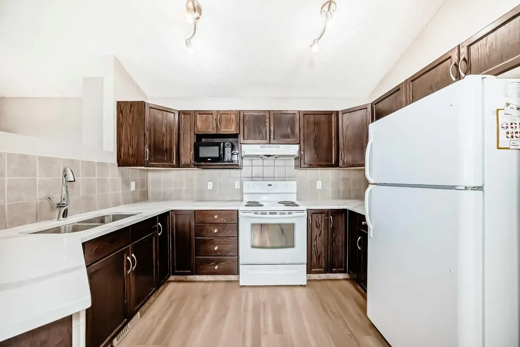 231 Saddlebrook Way NE Calgary AB T3J 0B5
