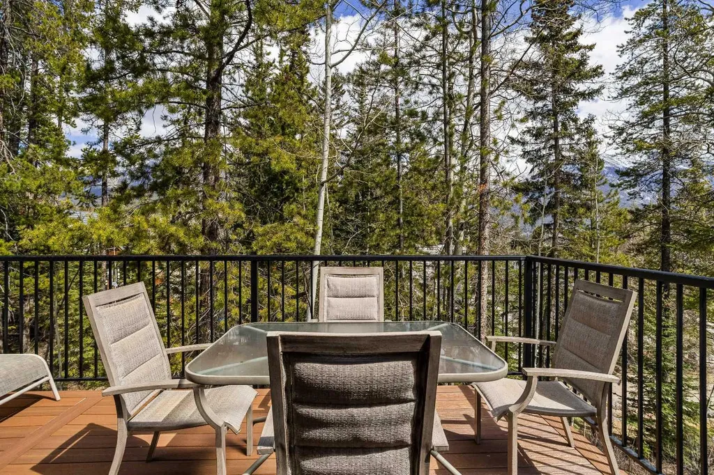 1054 Evergreen Circle Canmore AB T1W 3H5