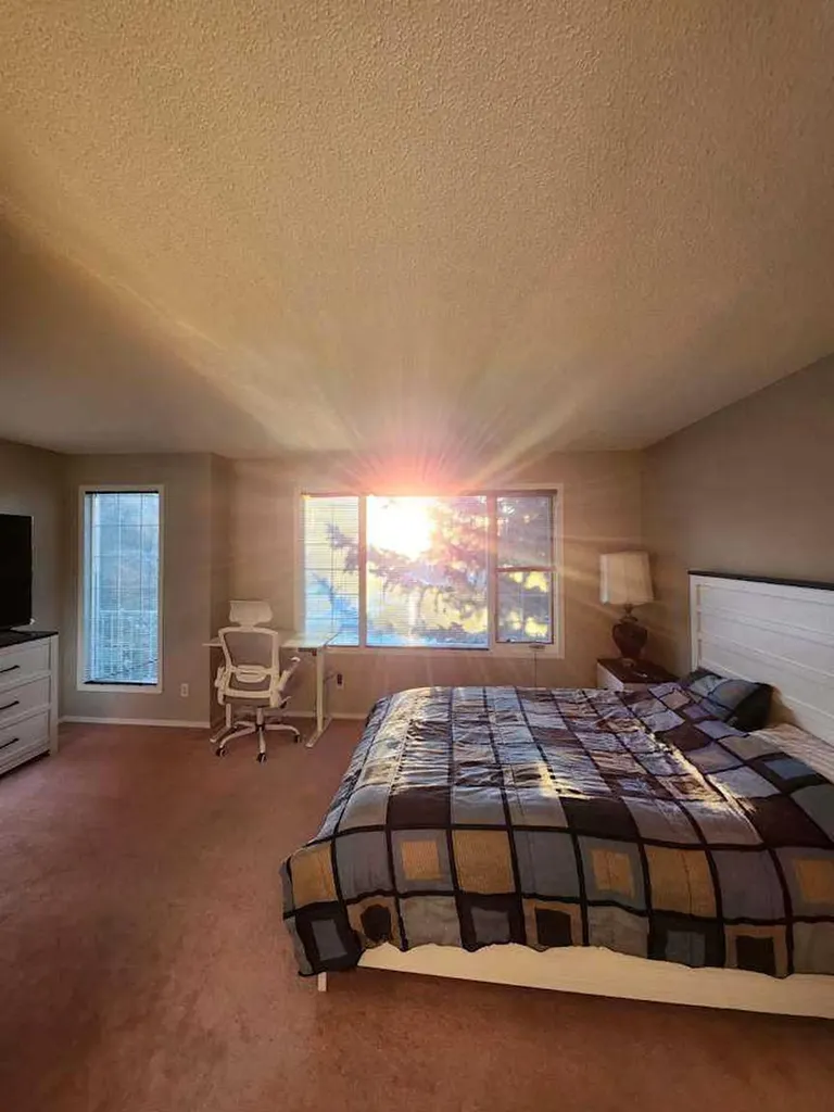 7212 Sierra Morena Boulevard SW Calgary AB T3H 3G5