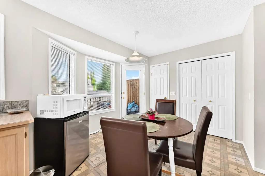 7212 Sierra Morena Boulevard SW Calgary AB T3H 3G5