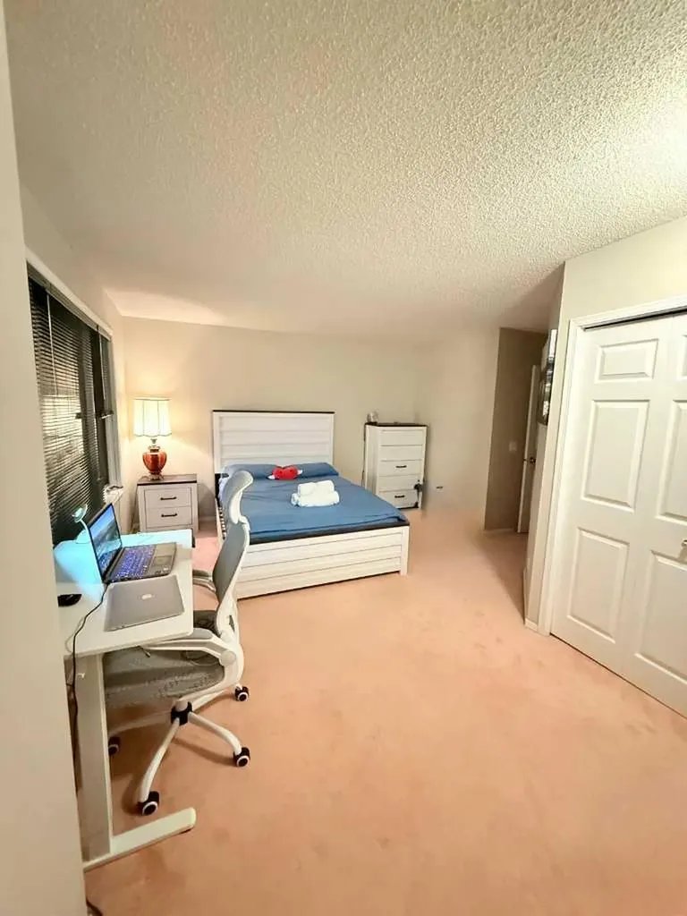 7212 Sierra Morena Boulevard SW Calgary AB T3H 3G5