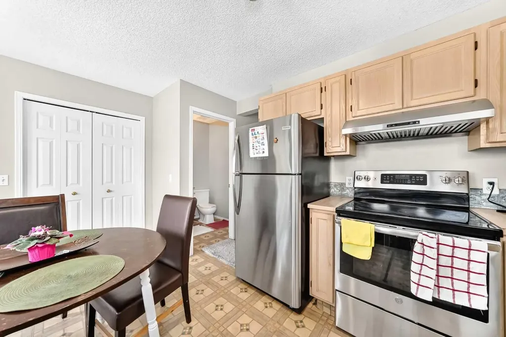 7212 Sierra Morena Boulevard SW Calgary AB T3H 3G5