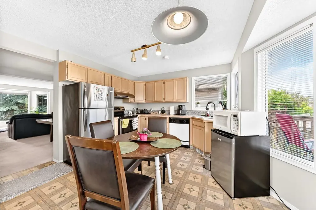 7212 Sierra Morena Boulevard SW Calgary AB T3H 3G5