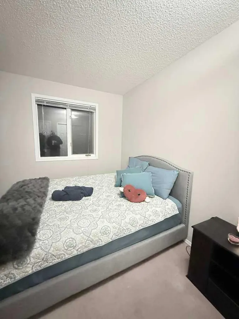 7212 Sierra Morena Boulevard SW Calgary AB T3H 3G5