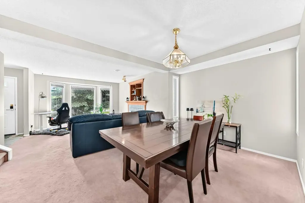 7212 Sierra Morena Boulevard SW Calgary AB T3H 3G5