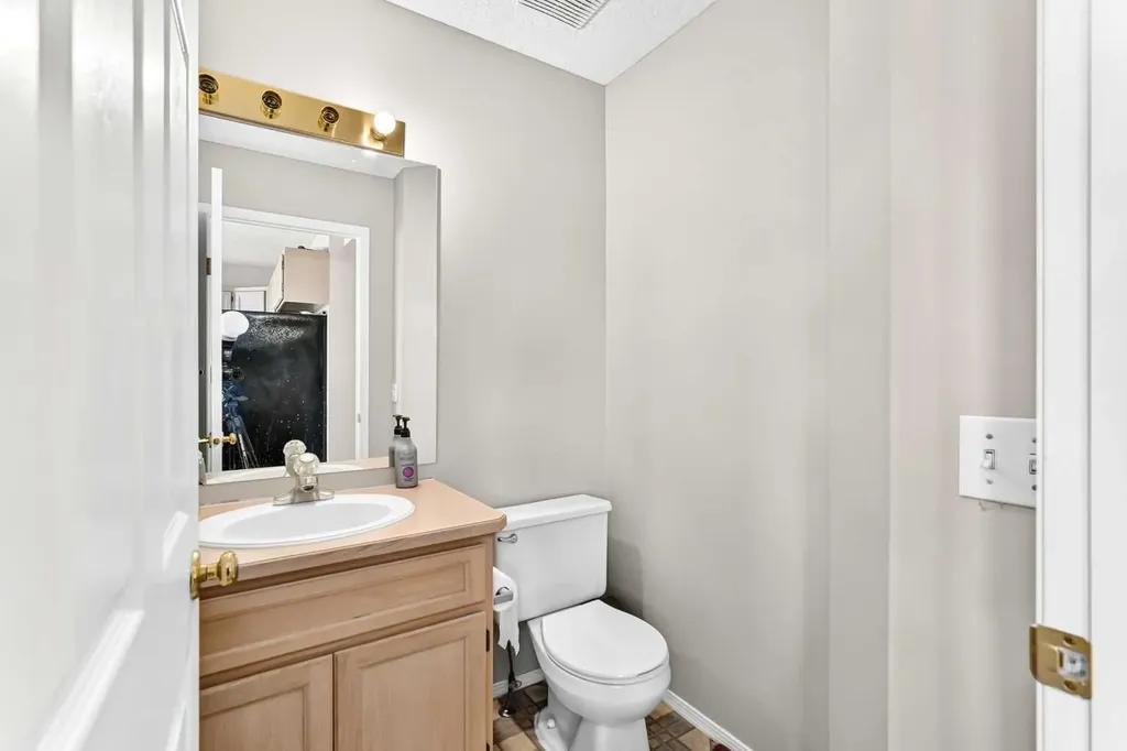 7212 Sierra Morena Boulevard SW Calgary AB T3H 3G5