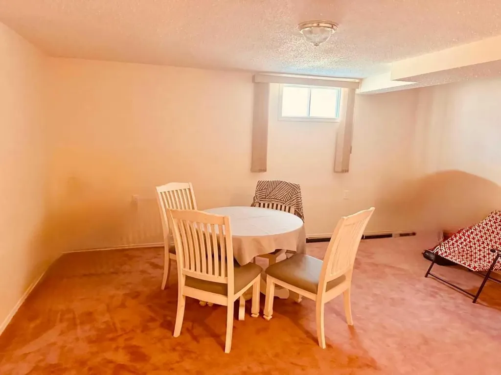 7212 Sierra Morena Boulevard SW Calgary AB T3H 3G5