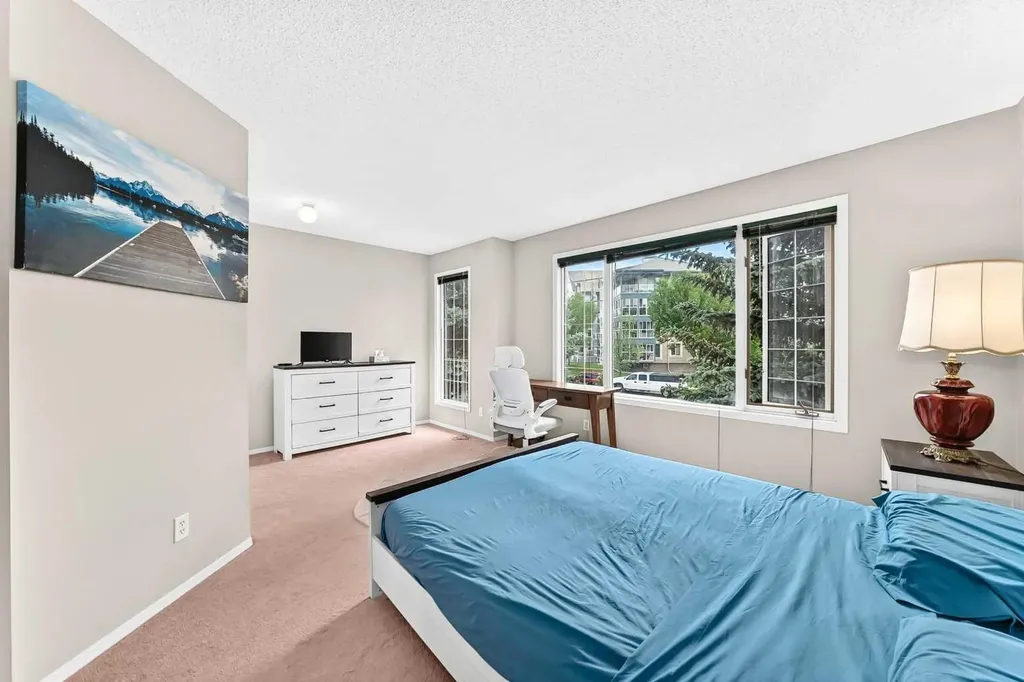 7212 Sierra Morena Boulevard SW Calgary AB T3H 3G5