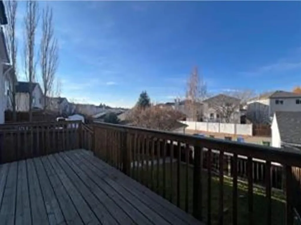 7212 Sierra Morena Boulevard SW Calgary AB T3H 3G5