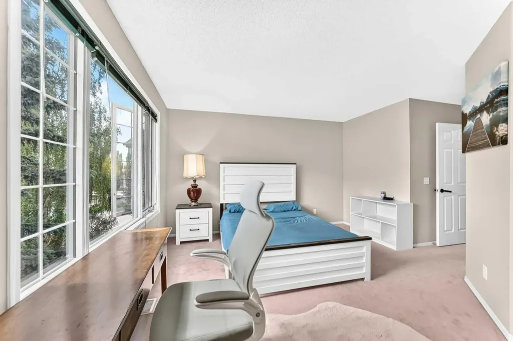7212 Sierra Morena Boulevard SW Calgary AB T3H 3G5