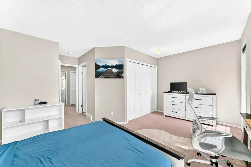 7212 Sierra Morena Boulevard SW Calgary AB T3H 3G5