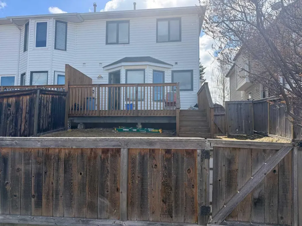 7212 Sierra Morena Boulevard SW Calgary AB T3H 3G5