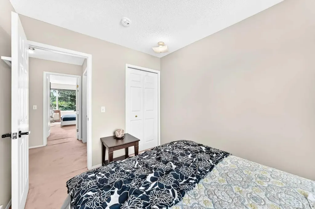 7212 Sierra Morena Boulevard SW Calgary AB T3H 3G5